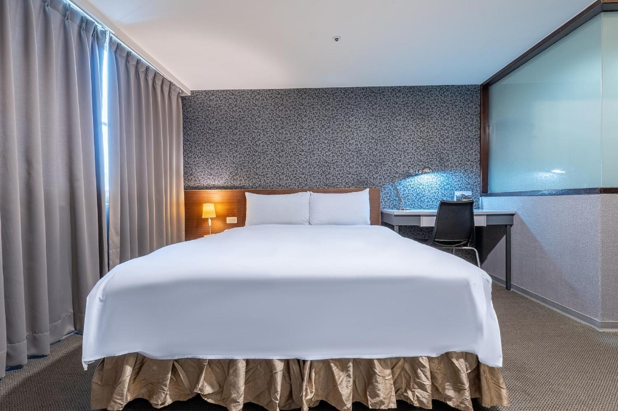 The Galerie Hotel Тайджун Екстериор снимка