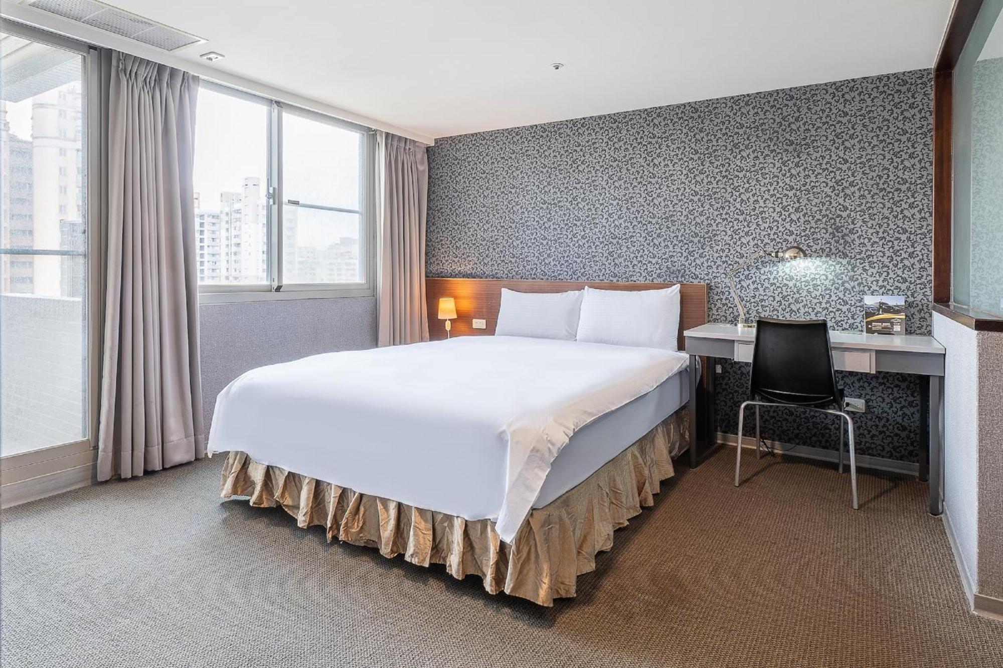 The Galerie Hotel Тайджун Екстериор снимка