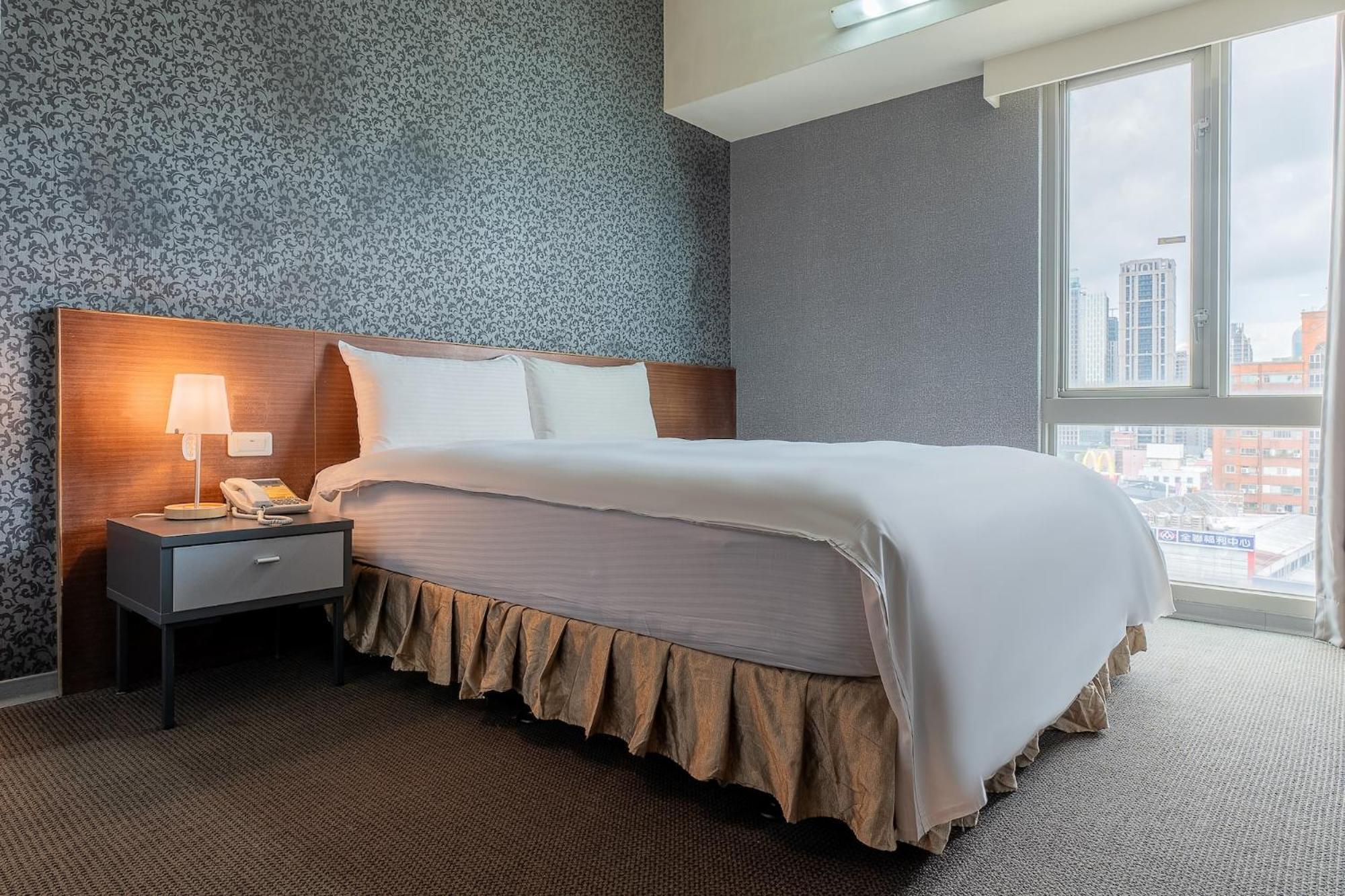 The Galerie Hotel Тайджун Екстериор снимка