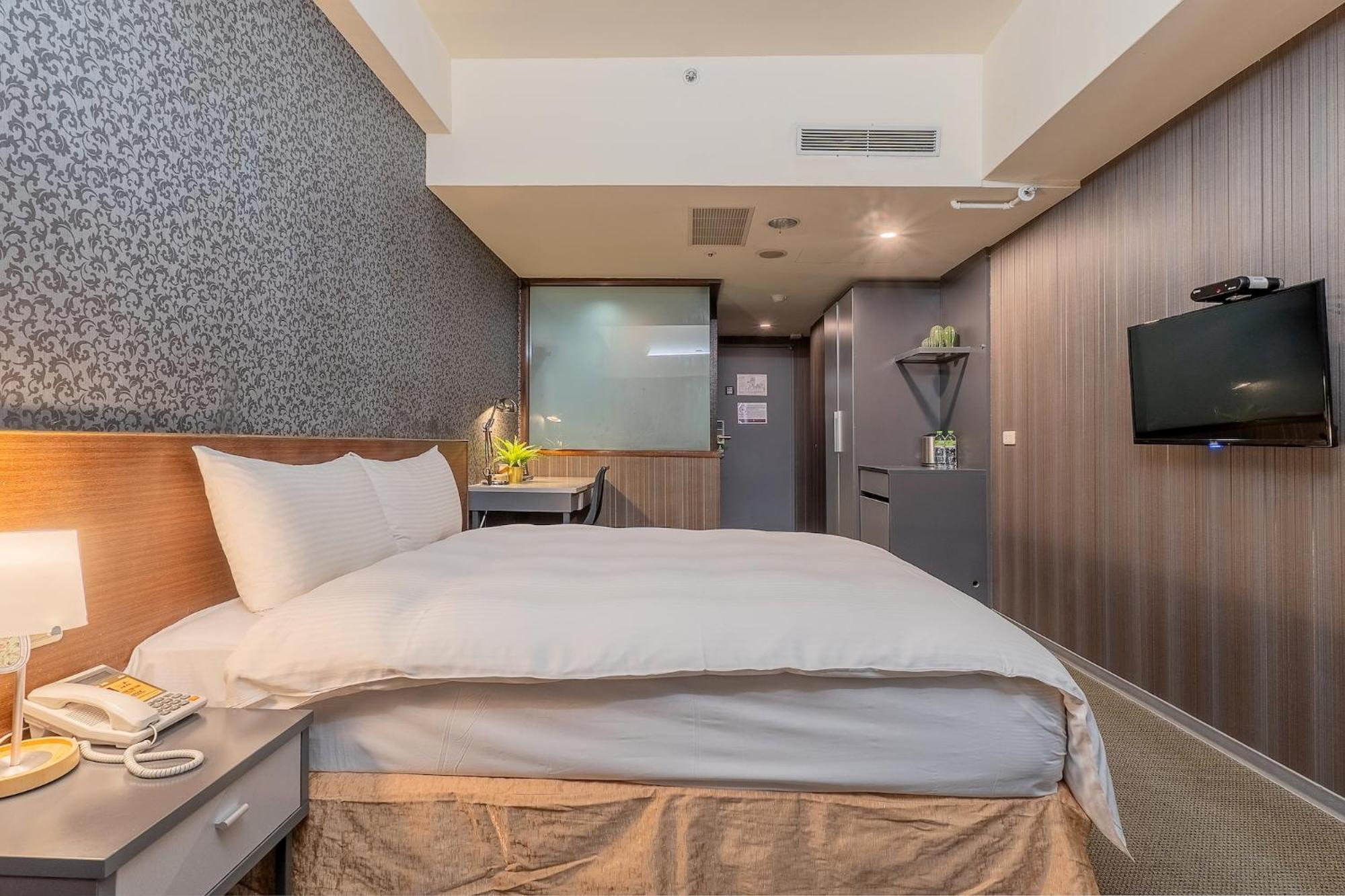 The Galerie Hotel Тайджун Екстериор снимка