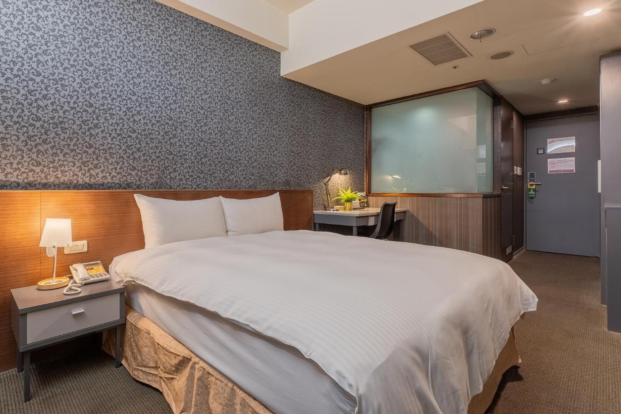 The Galerie Hotel Тайджун Екстериор снимка