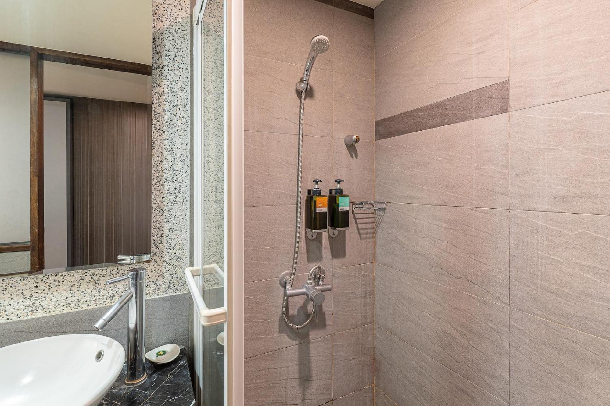 The Galerie Hotel Тайджун Екстериор снимка
