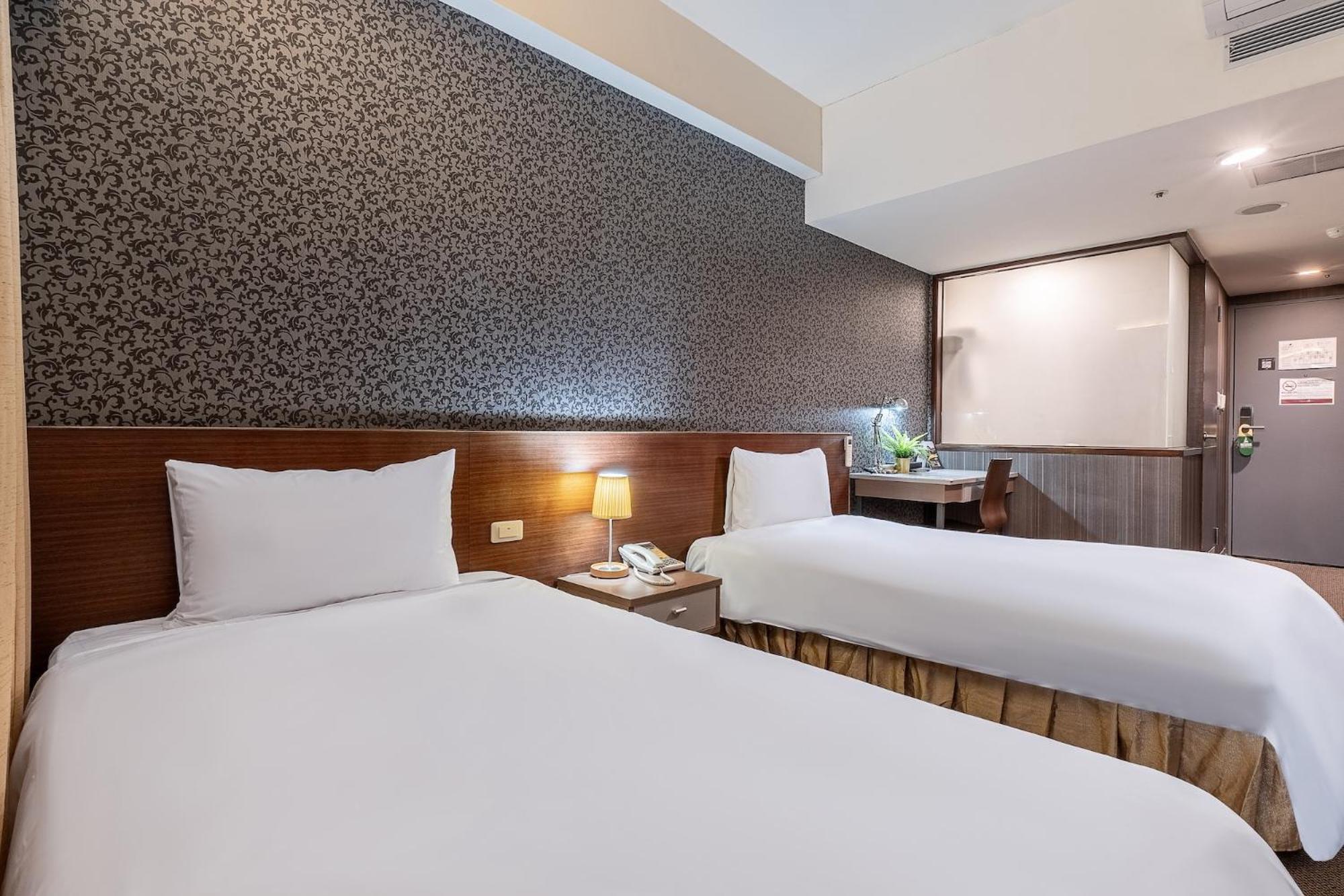 The Galerie Hotel Тайджун Екстериор снимка