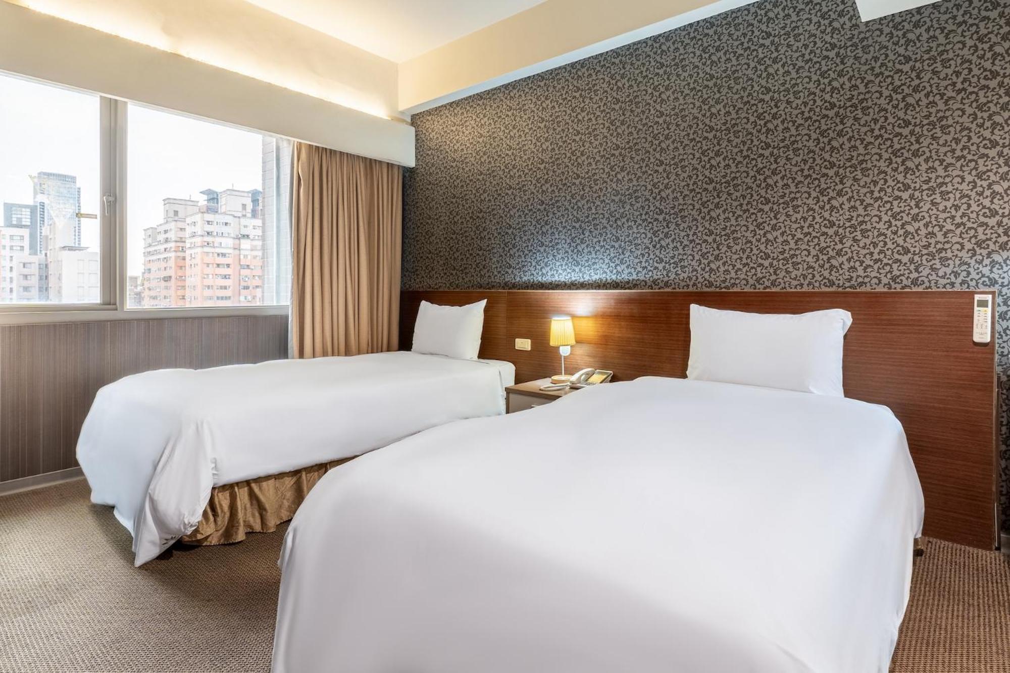 The Galerie Hotel Тайджун Екстериор снимка
