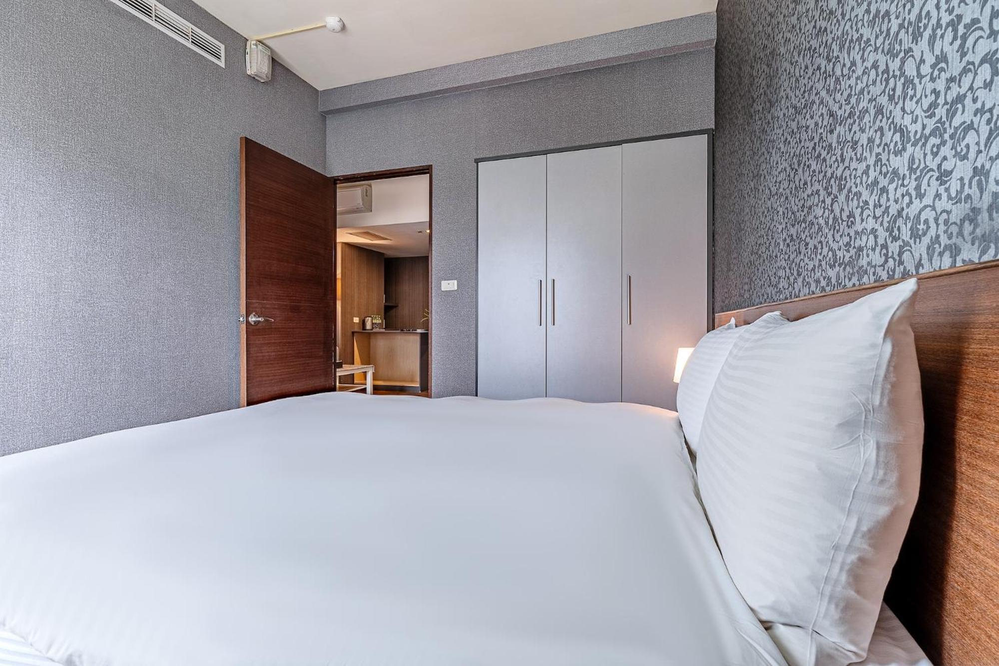 The Galerie Hotel Тайджун Екстериор снимка