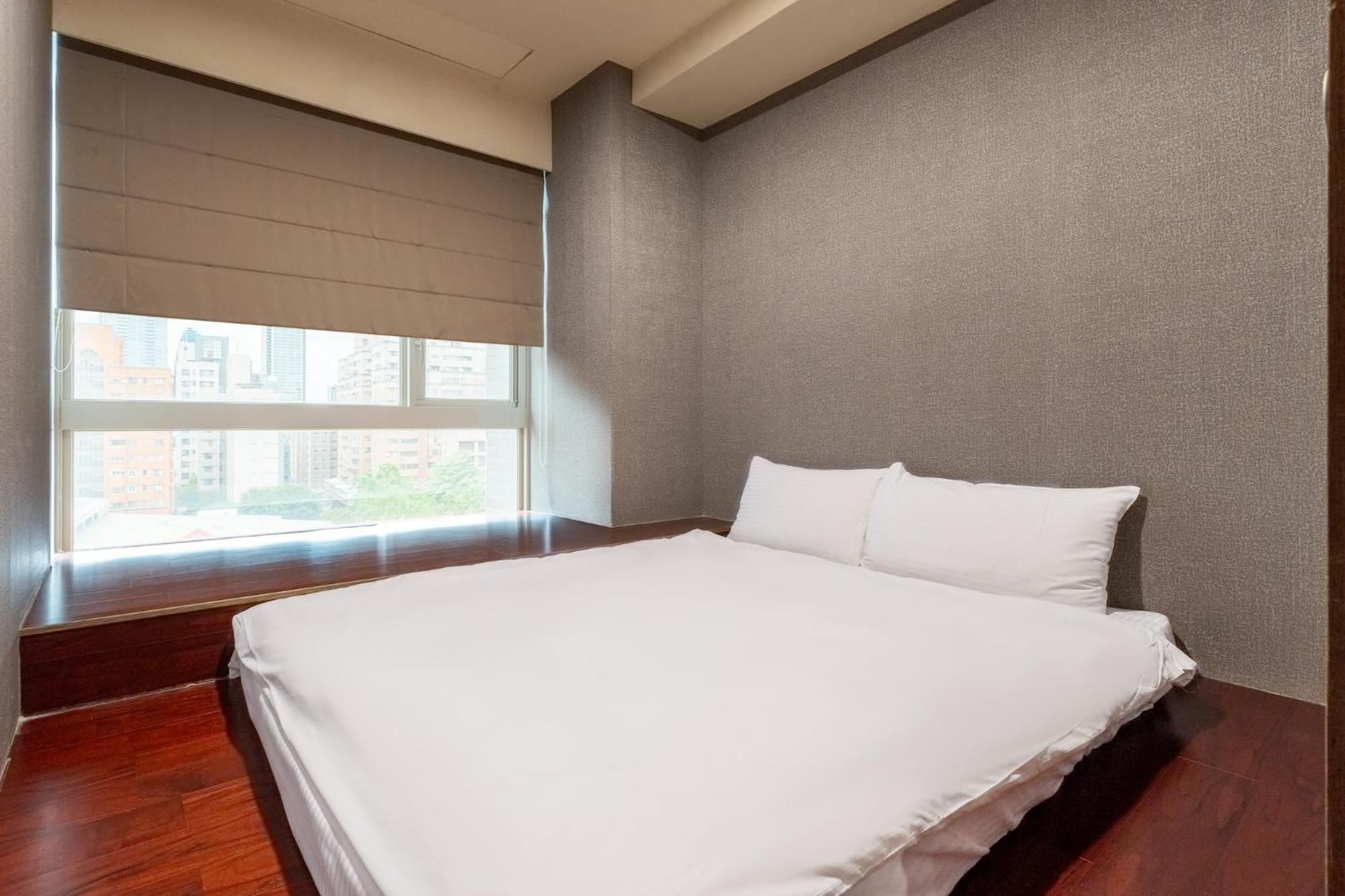 The Galerie Hotel Тайджун Екстериор снимка