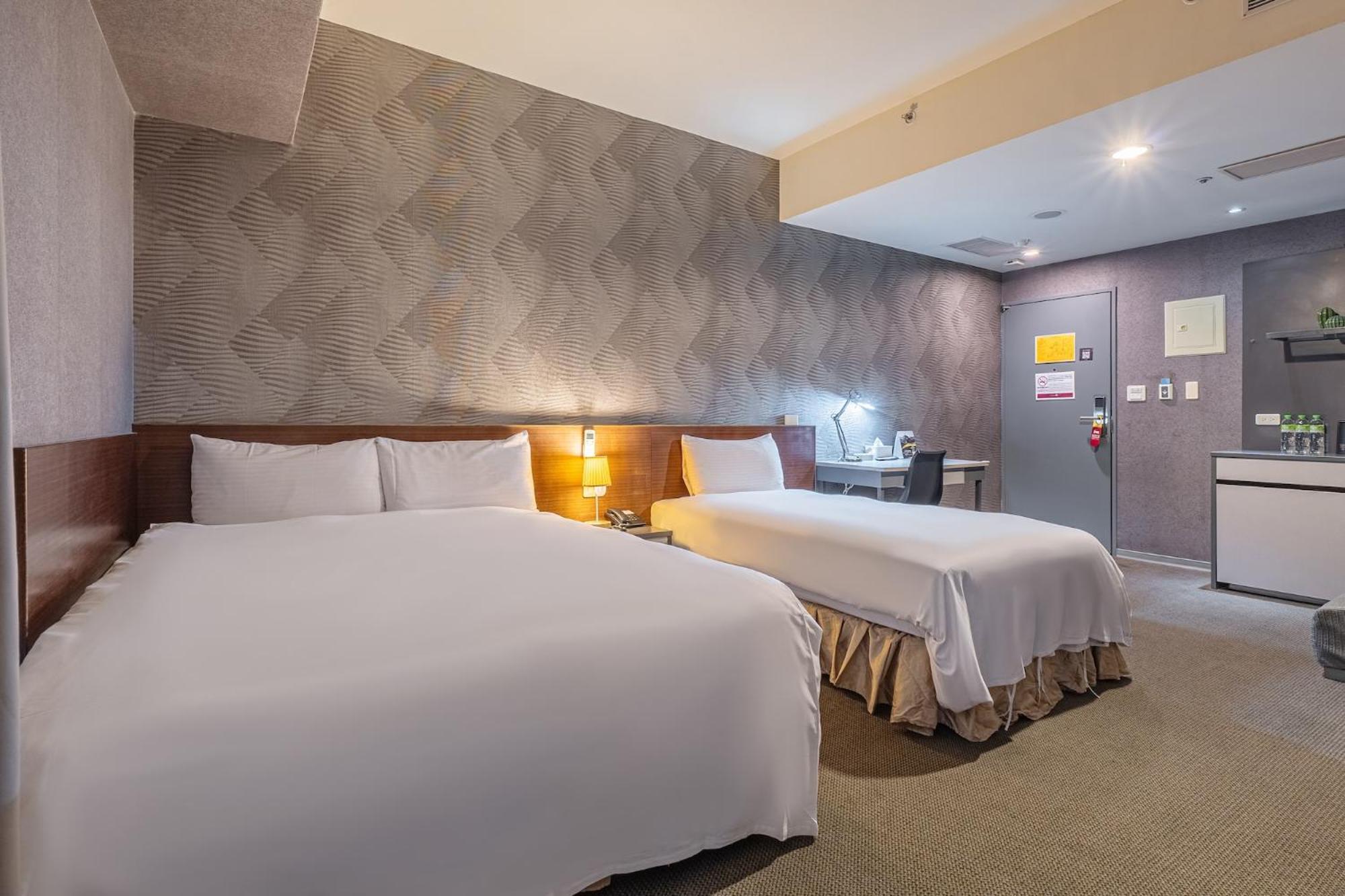 The Galerie Hotel Тайджун Екстериор снимка