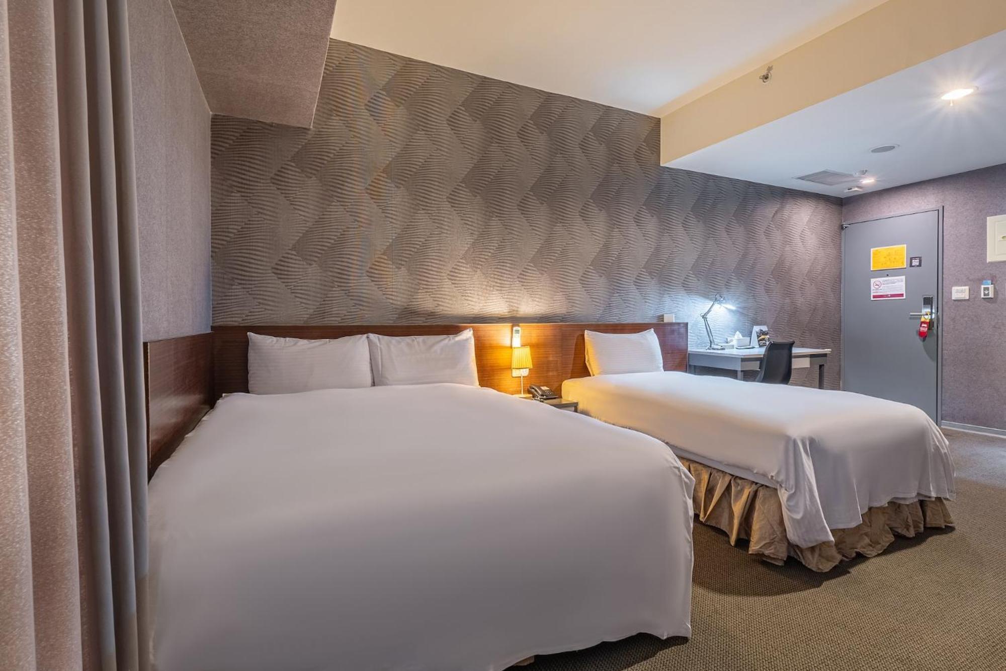 The Galerie Hotel Тайджун Екстериор снимка