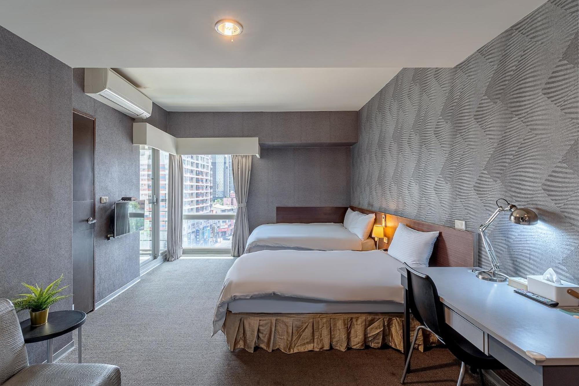 The Galerie Hotel Тайджун Екстериор снимка