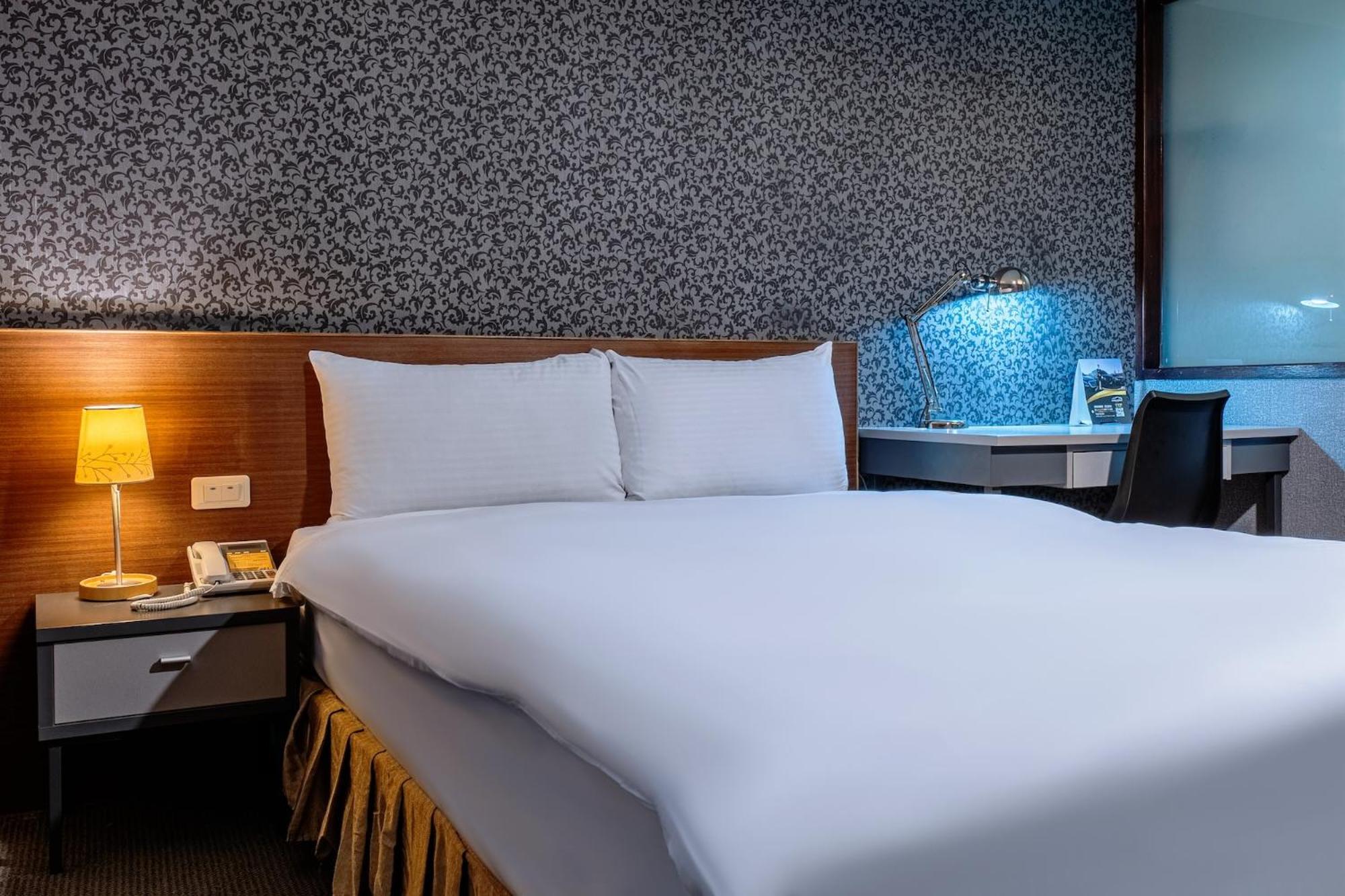 The Galerie Hotel Тайджун Екстериор снимка