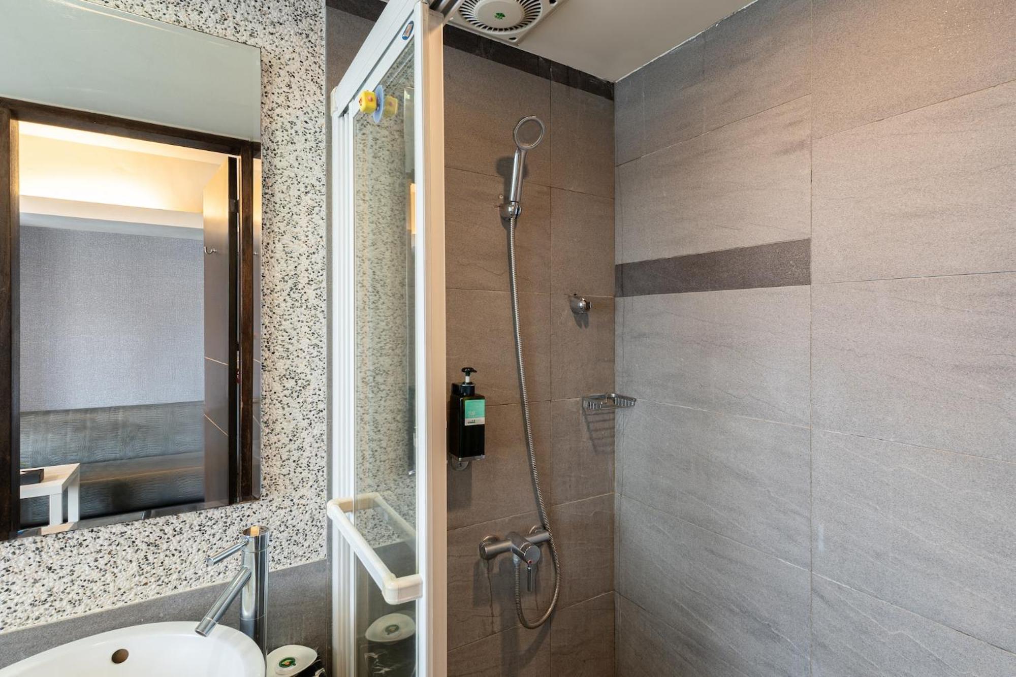 The Galerie Hotel Тайджун Екстериор снимка
