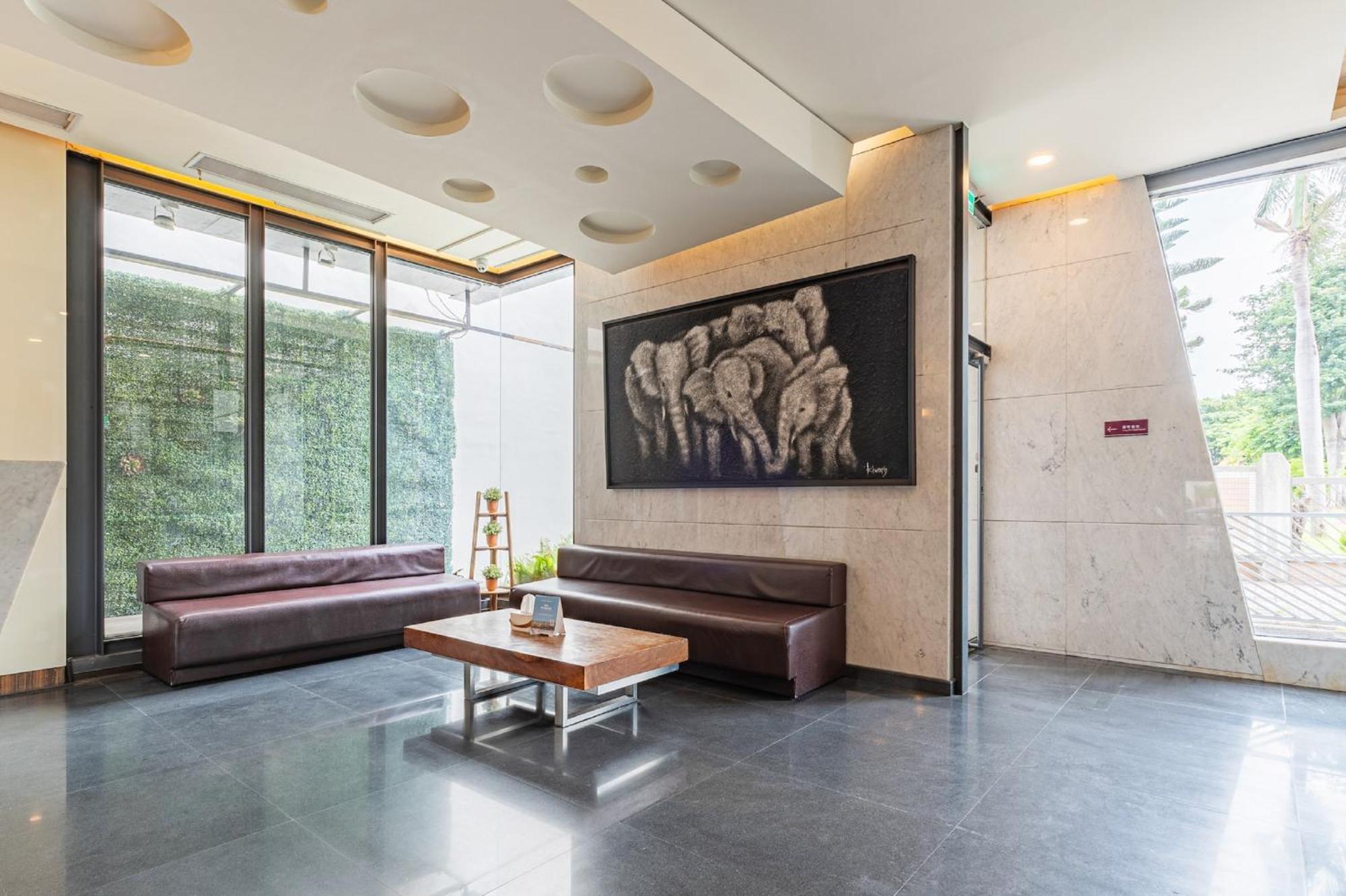 The Galerie Hotel Тайджун Екстериор снимка