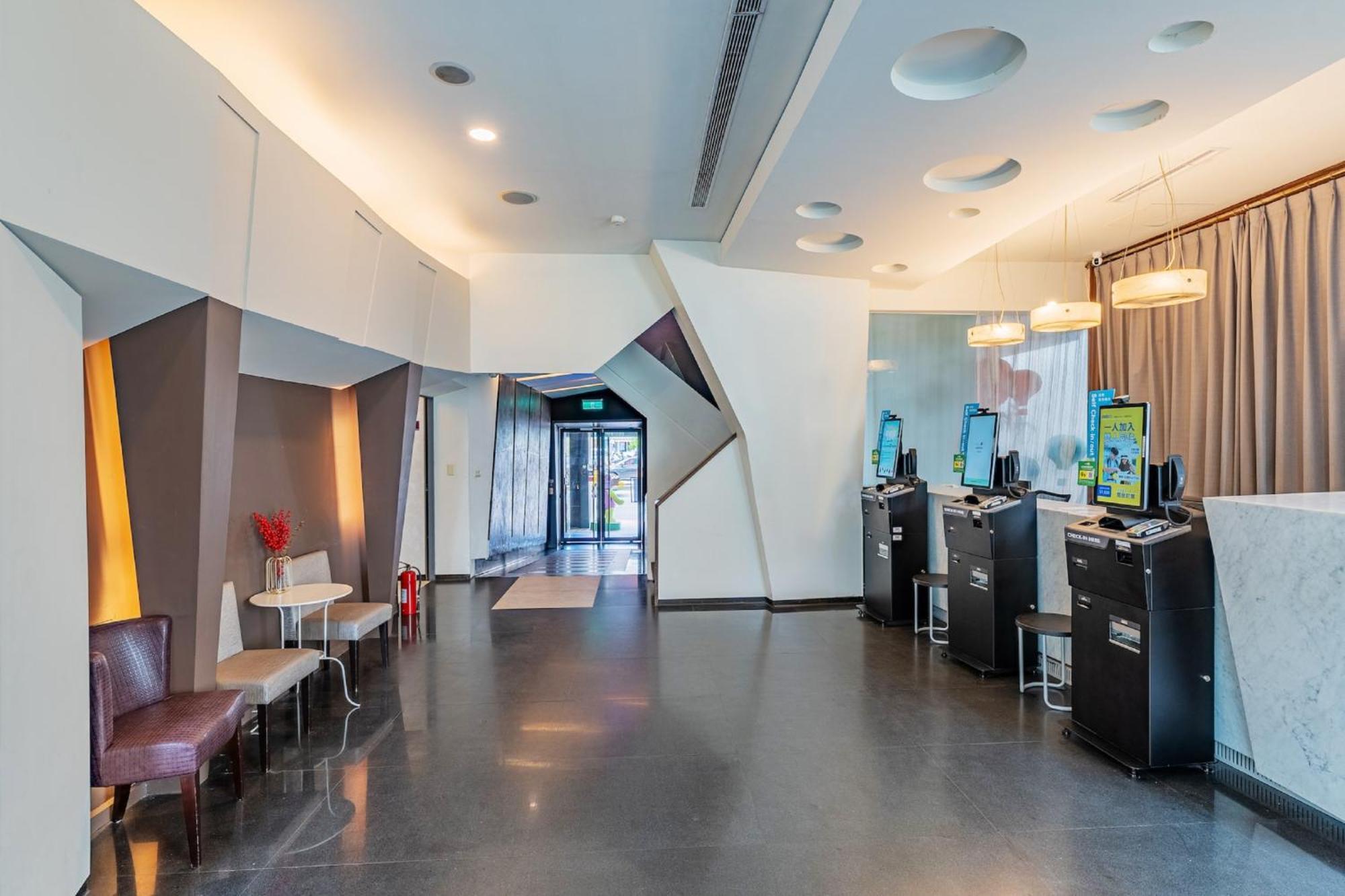 The Galerie Hotel Тайджун Екстериор снимка