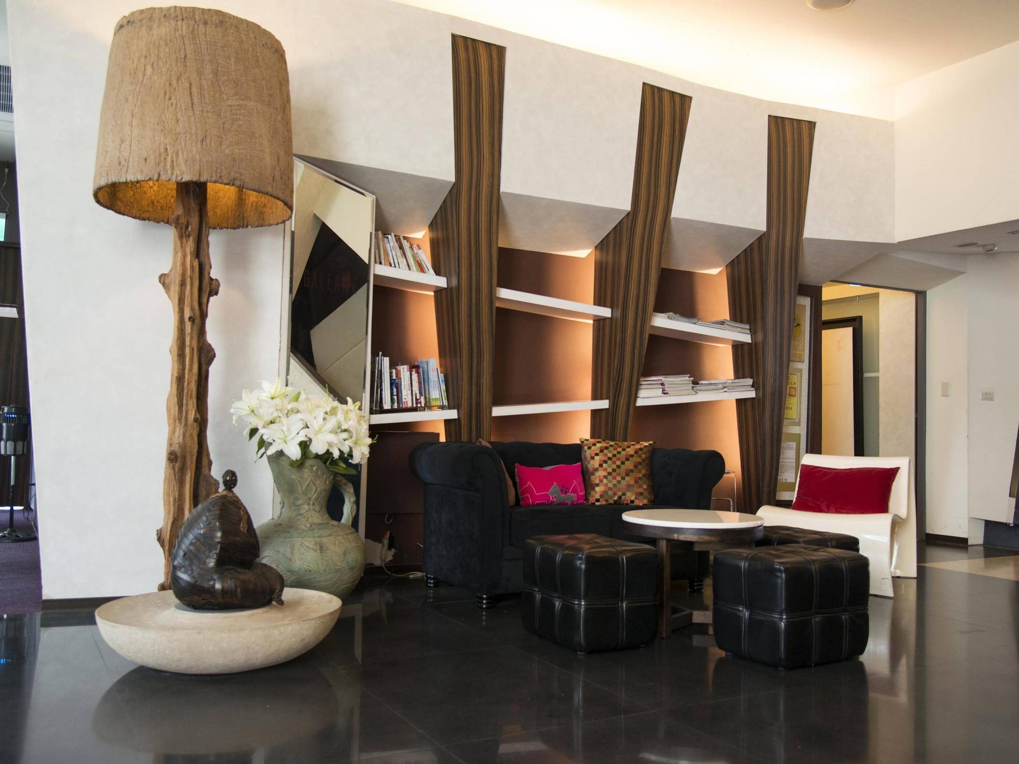 The Galerie Hotel Тайджун Екстериор снимка