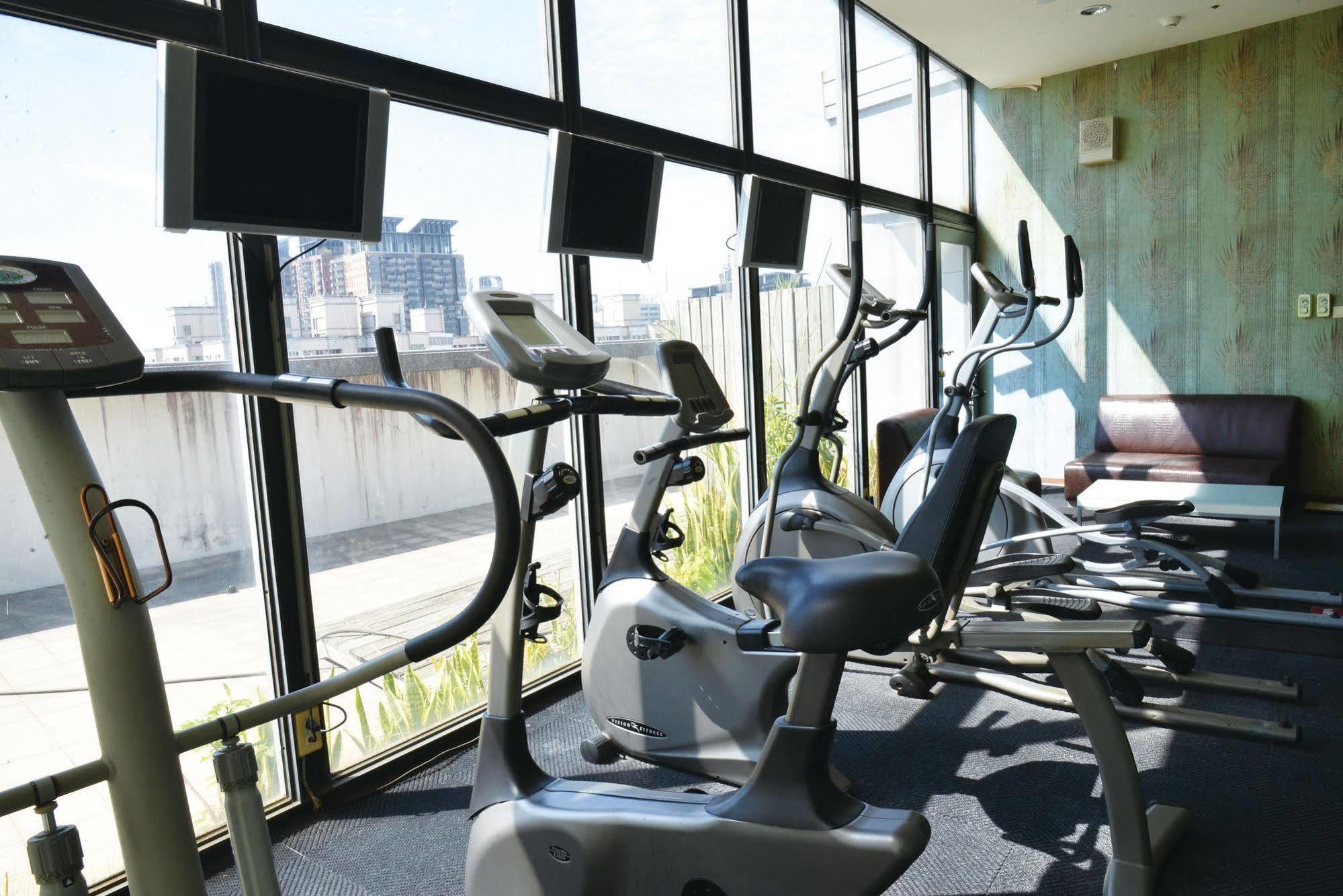 The Galerie Hotel Тайджун Екстериор снимка