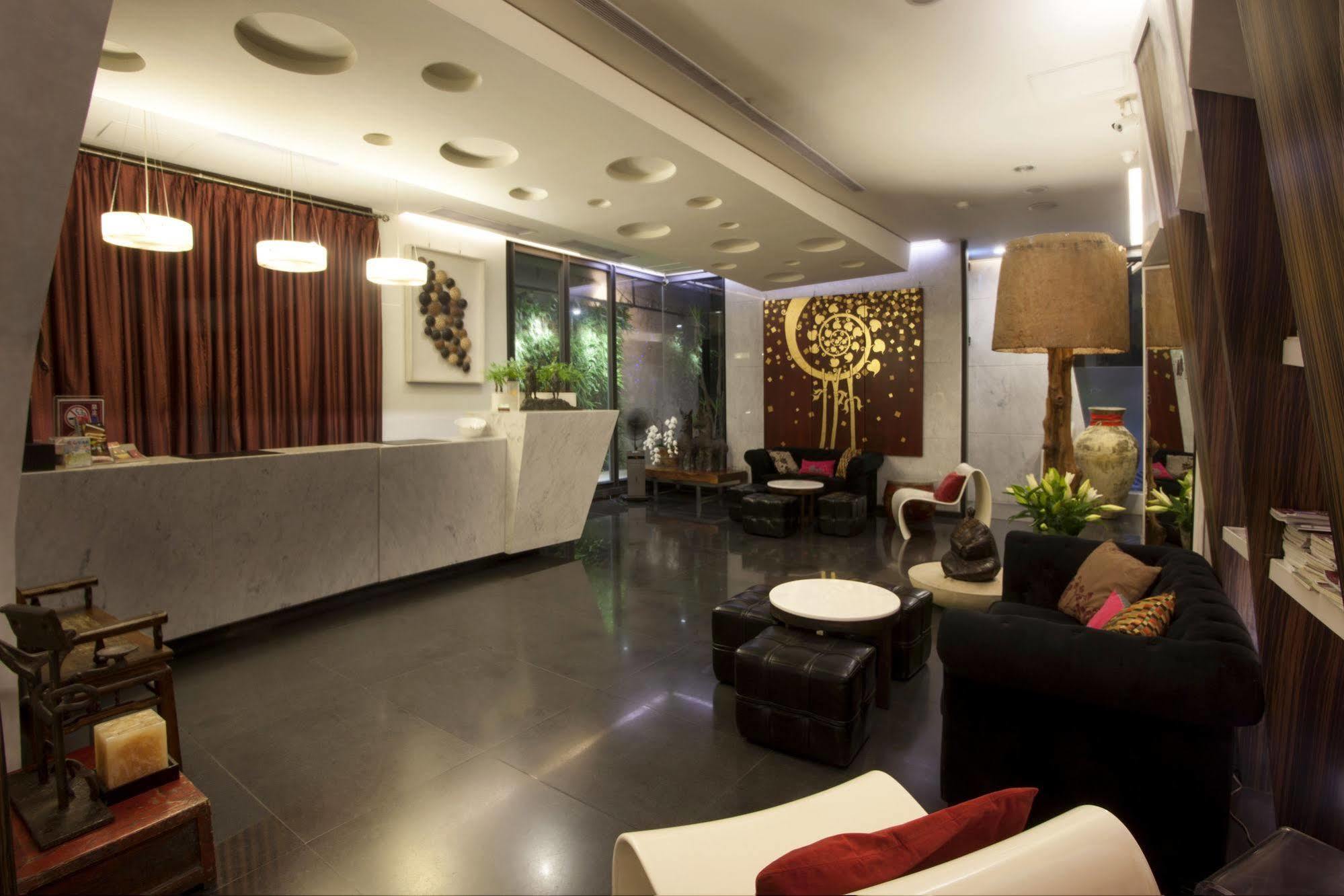 The Galerie Hotel Тайджун Екстериор снимка